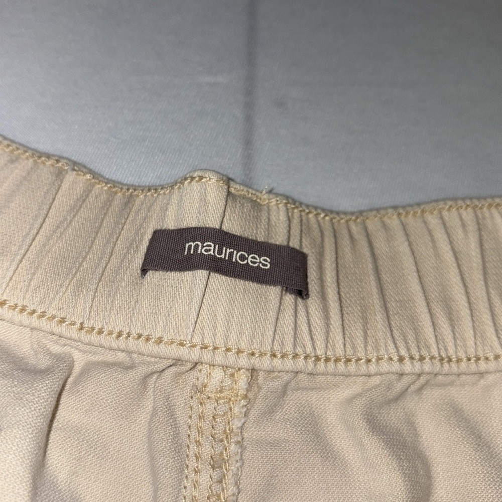 Maurices shorts button/zip close pockets stretchy in back pleated size 14 NWOT - Picture 7 of 9